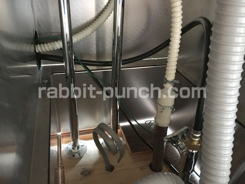食洗機の給水管と排水管を接続